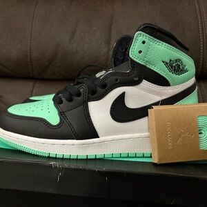 Nike air Jordon 1 retro high - Mint Green and Black brand new in box extra laces